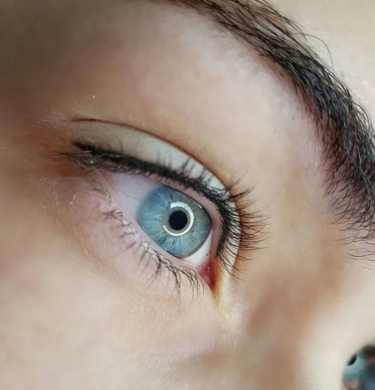 Do eyelashes grow back after tattoo?